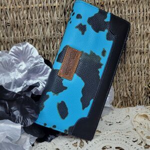 Wrangler Women's Cow Print Bi-Fold Wallet Turquoise And Black 7.5 X 3.5 …